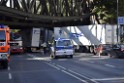 LKW blieb unter Bruecke haengen Koeln Ehrenfeld Innere Kanalstr Hornstr P135